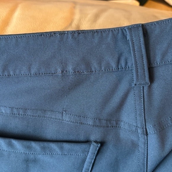 Lululemon men’s ABC pants in True Navy. Size 33 - Picture 14 of 16